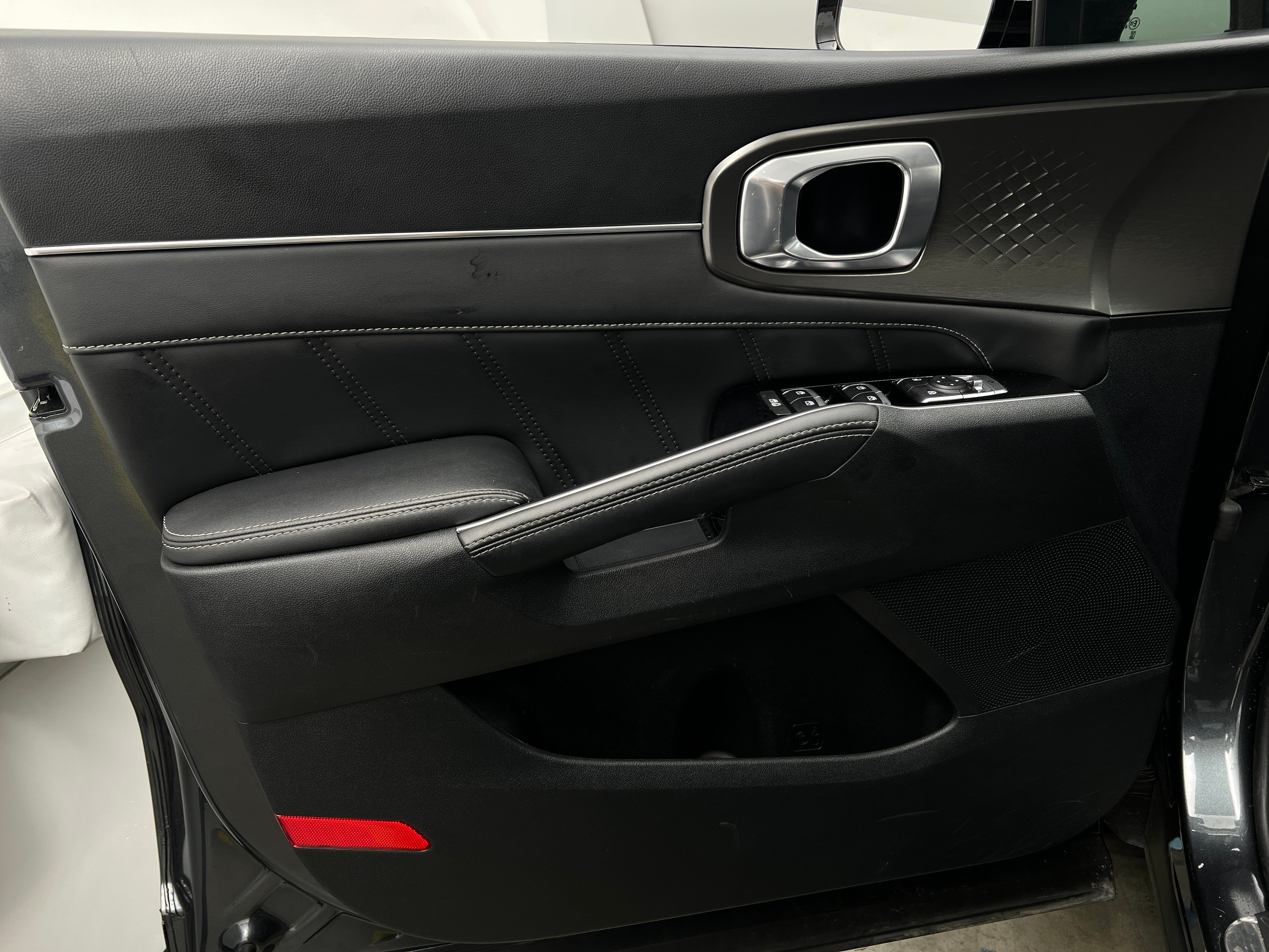 2023 Kia Sorento SX - Photo 11