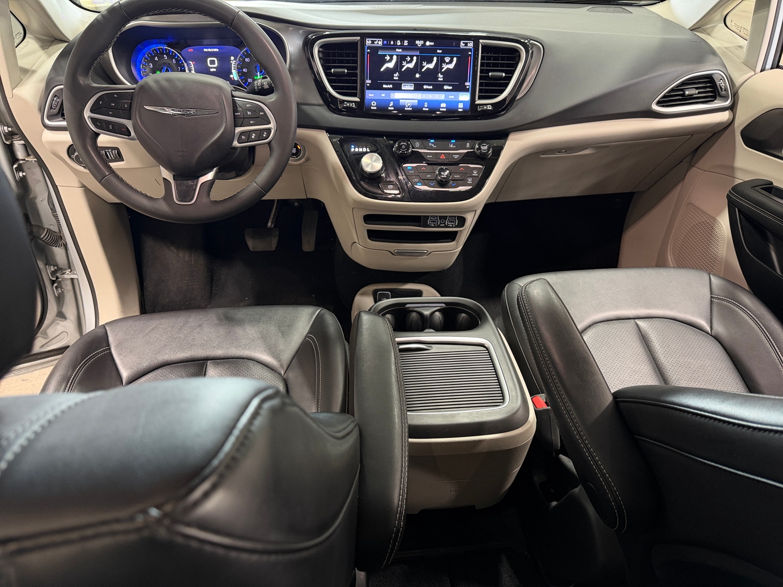 Thumbnail: 2024 Chrysler Pacifica - 2