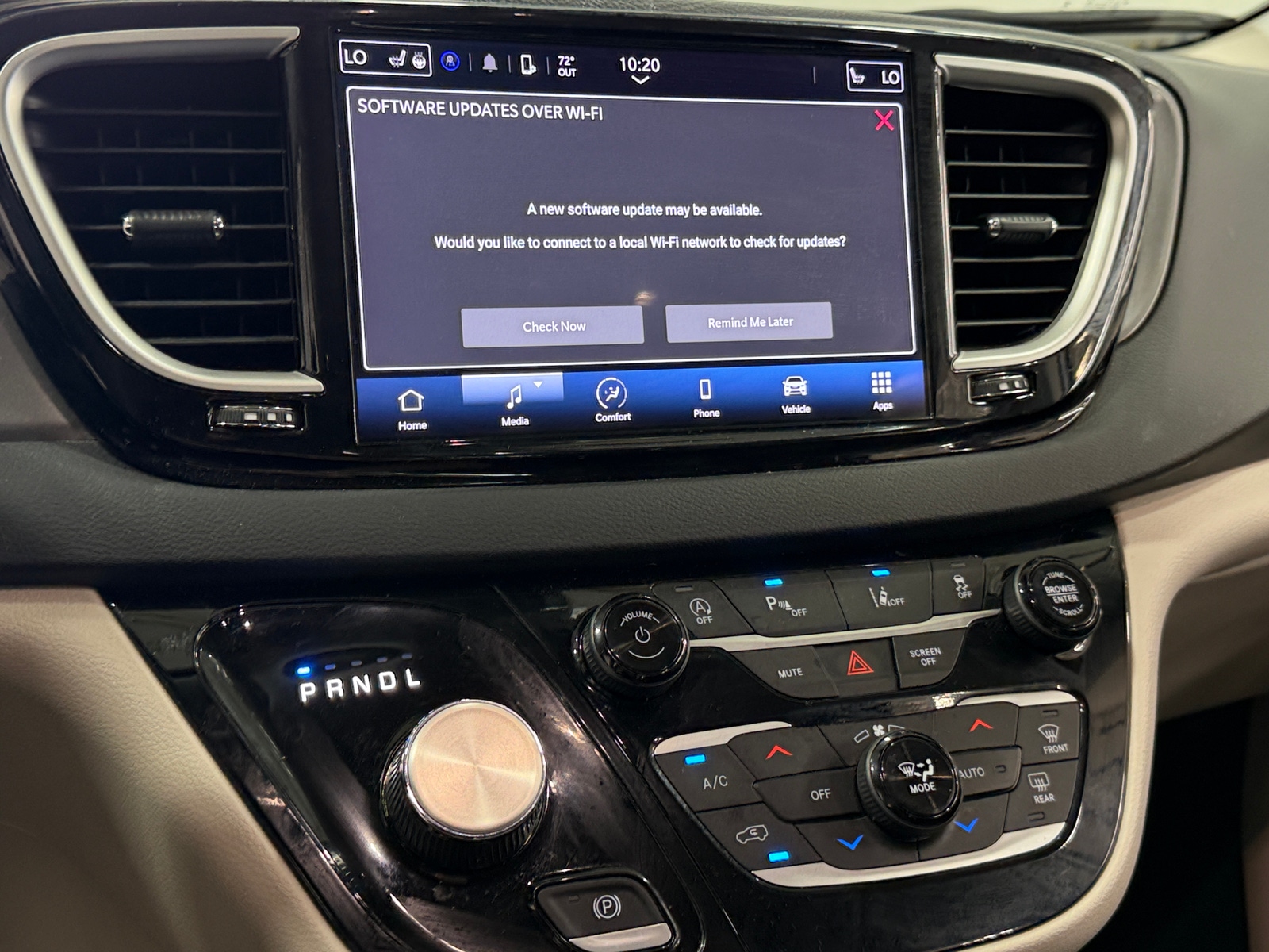 Thumbnail: 2024 Chrysler Pacifica - 3
