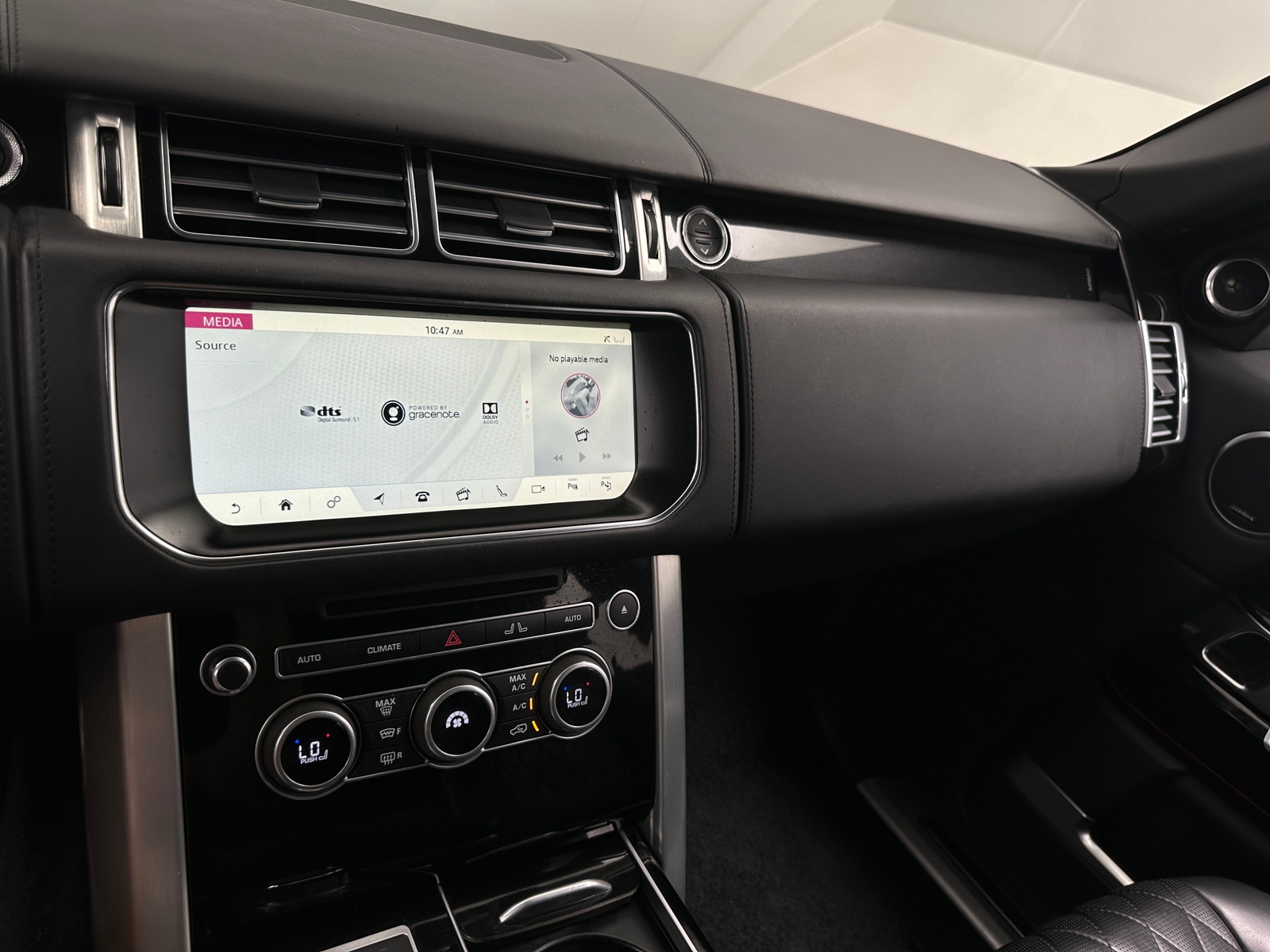 Thumbnail: 2017 Land Rover Range Rover - 3