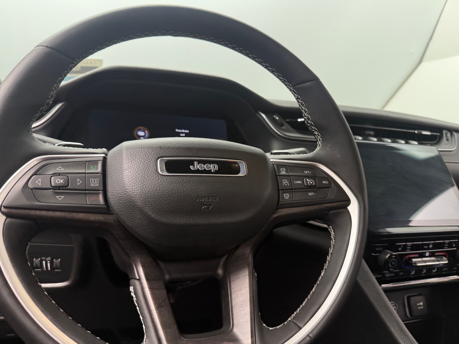 Thumbnail: 2025 Jeep Grand Cherokee L - 4