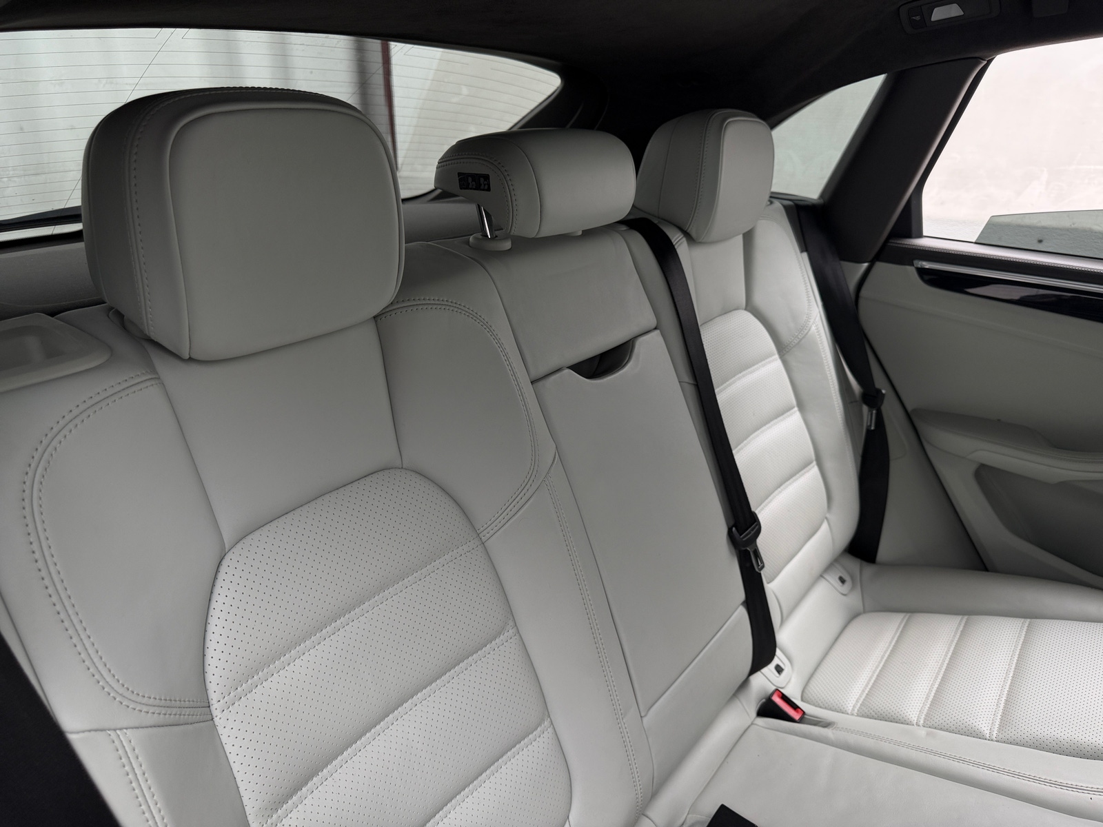 Thumbnail: 2016 Porsche Macan - 5