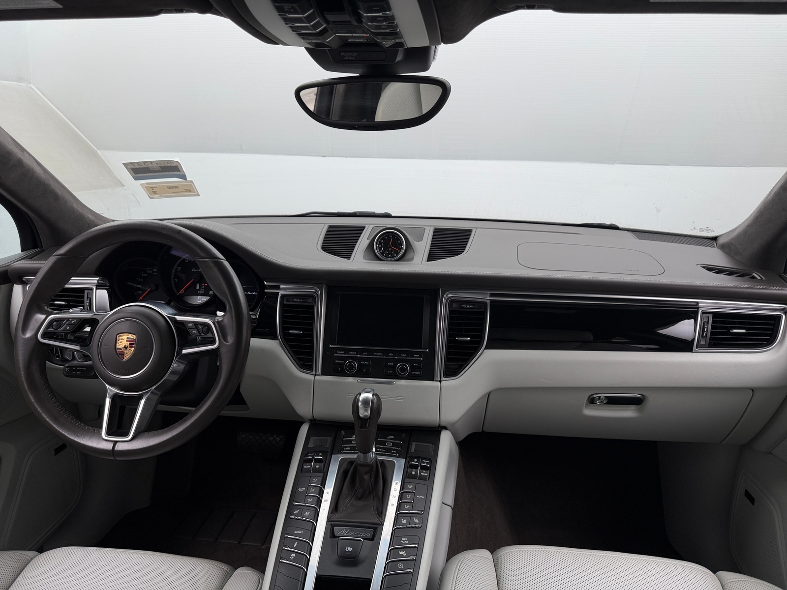 Thumbnail: 2016 Porsche Macan - 2