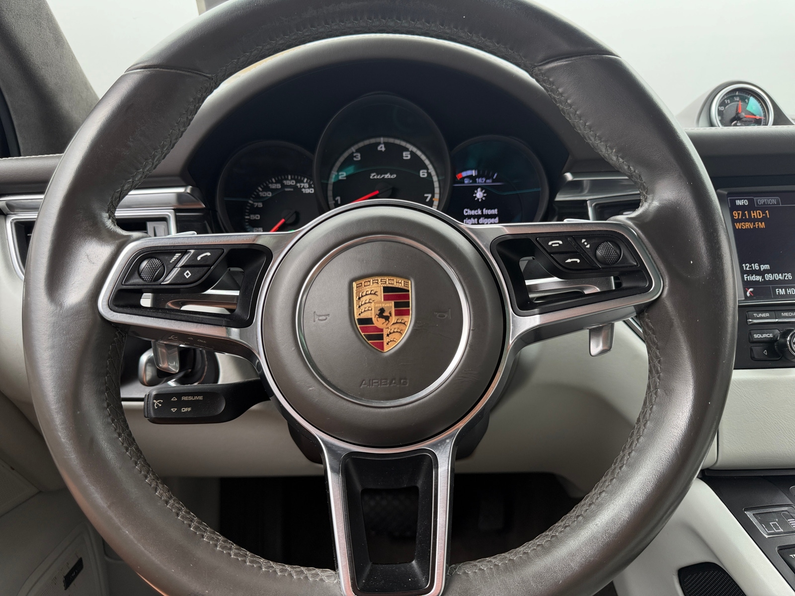 Thumbnail: 2016 Porsche Macan - 4