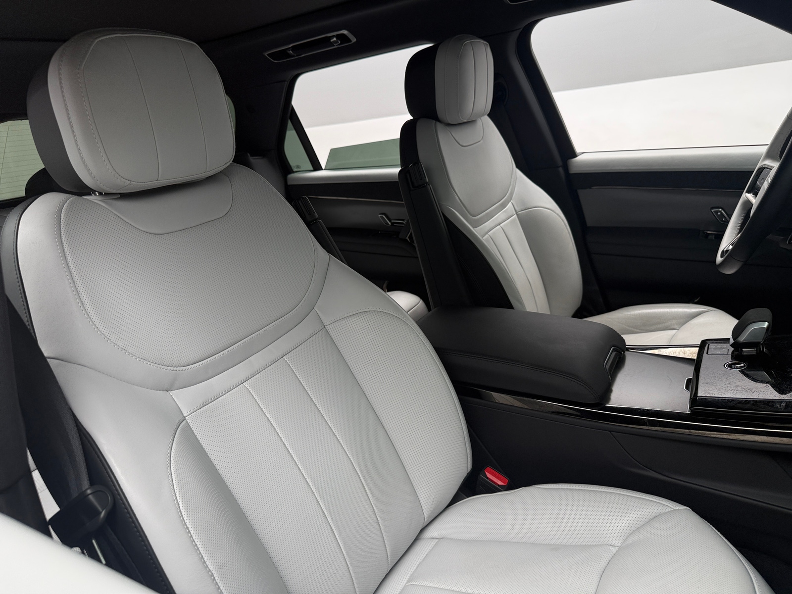 Thumbnail: 2025 Land Rover Range Rover Sport - 2