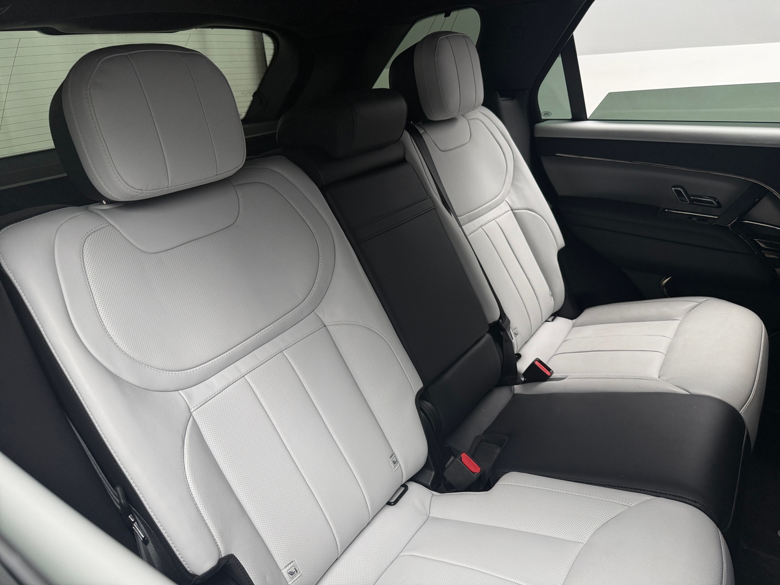 Thumbnail: 2025 Land Rover Range Rover Sport - 6