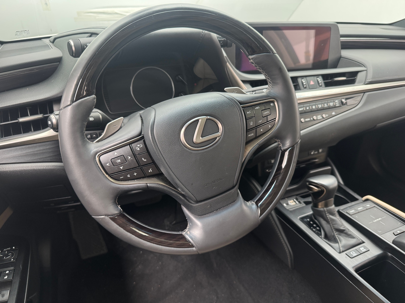 Thumbnail: 2020 Lexus ES - 4