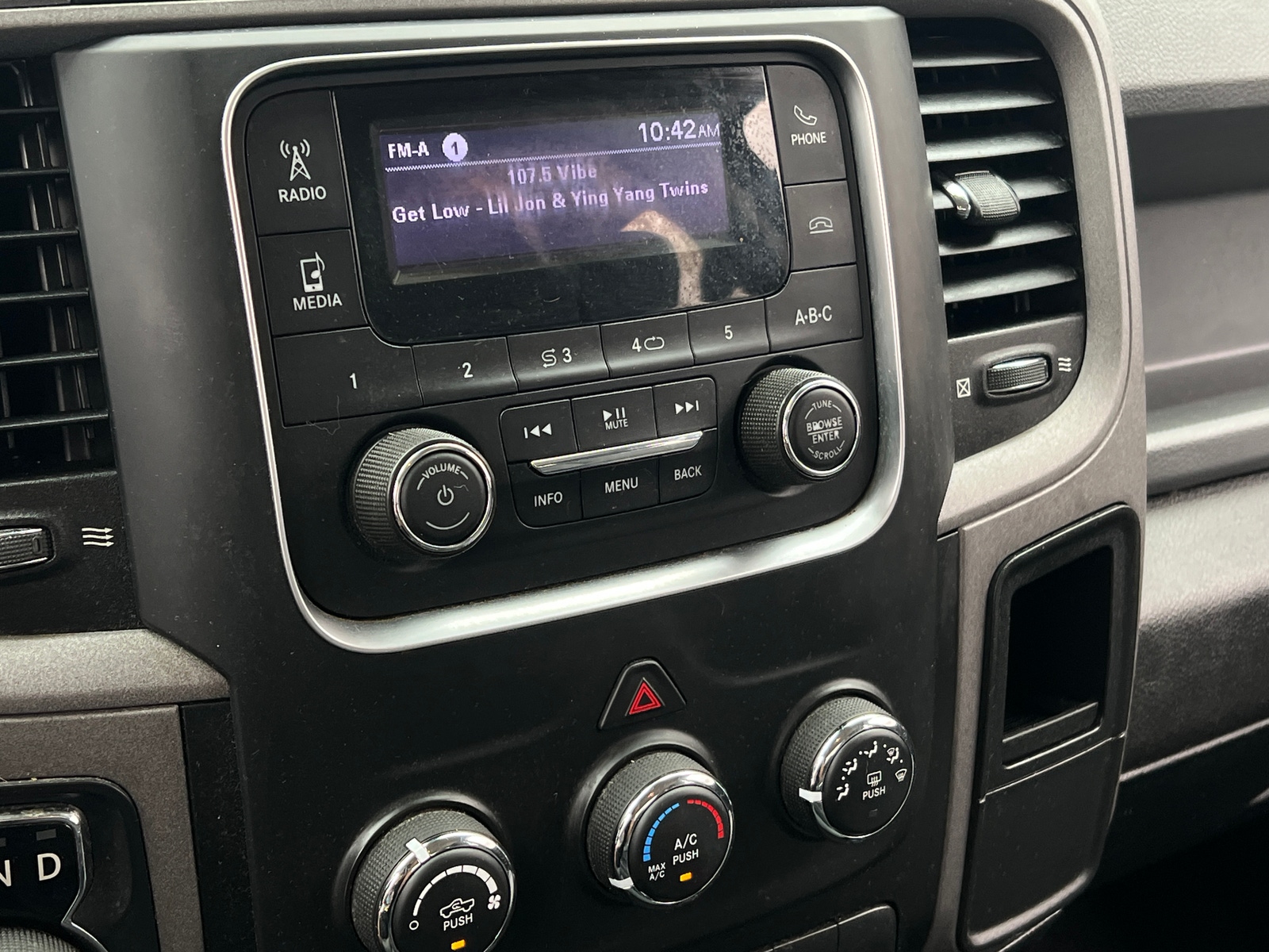 Thumbnail: 2019 RAM 1500 Classic - 4