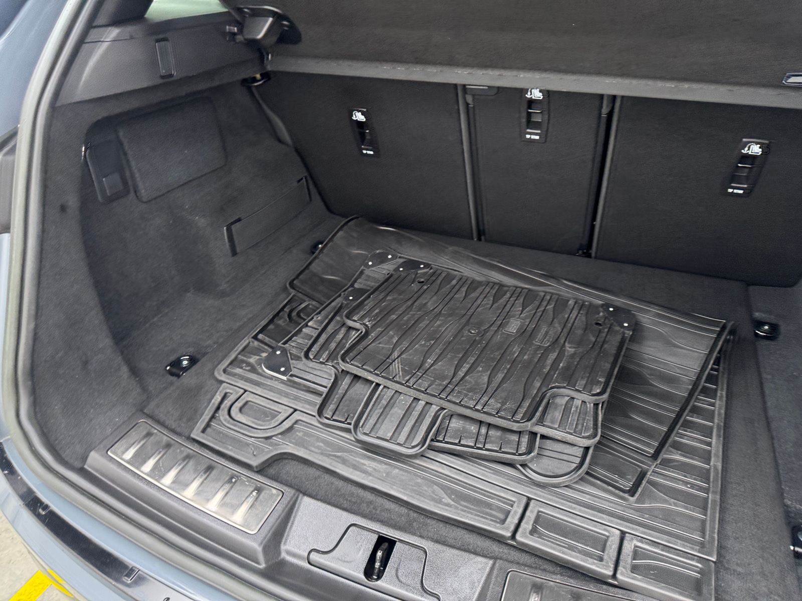 Thumbnail: 2023 Land Rover Range Rover Evoque - 6