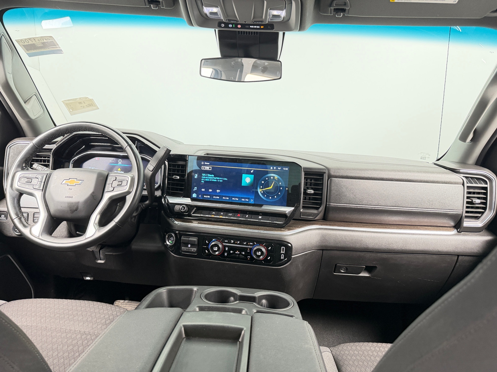 Thumbnail: 2025 Chevrolet Silverado 1500 - 3