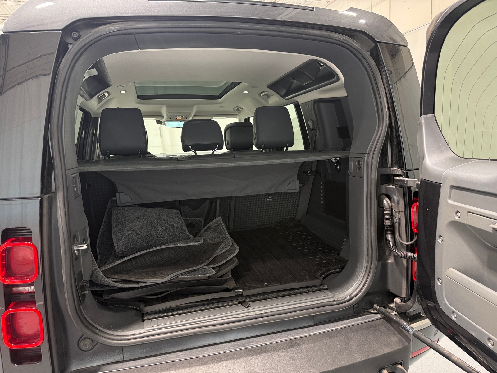 Thumbnail: 2021 Land Rover Defender - 7