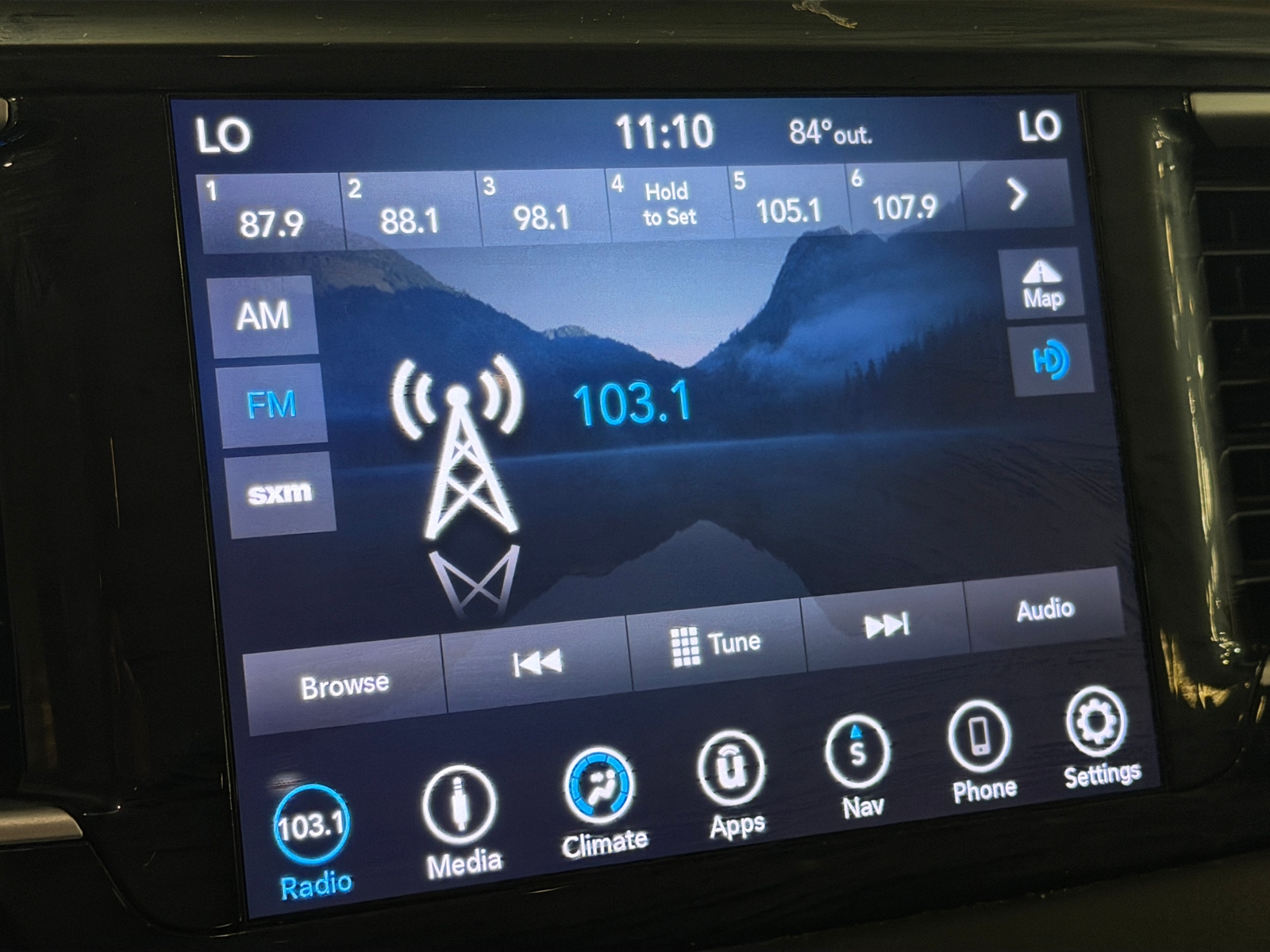Thumbnail: 2018 Chrysler Pacifica - 4