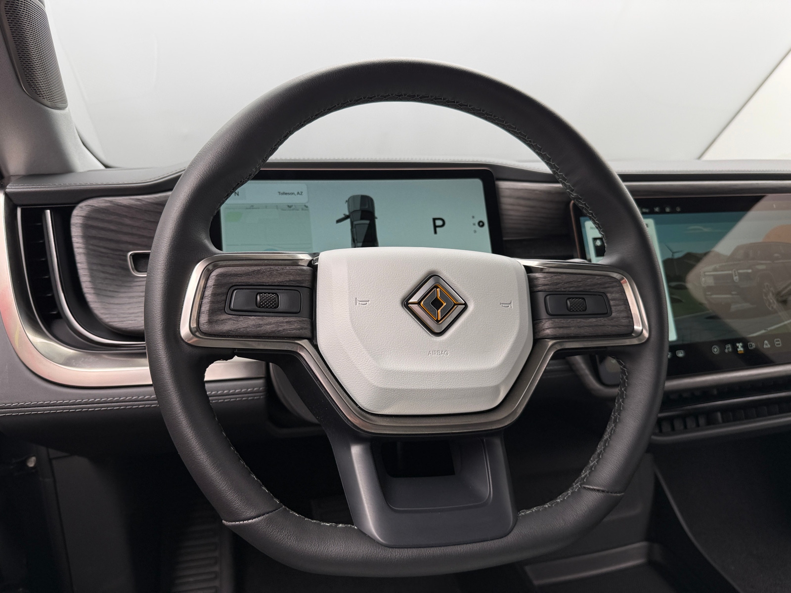 Thumbnail: 2026 Rivian R1S - 4