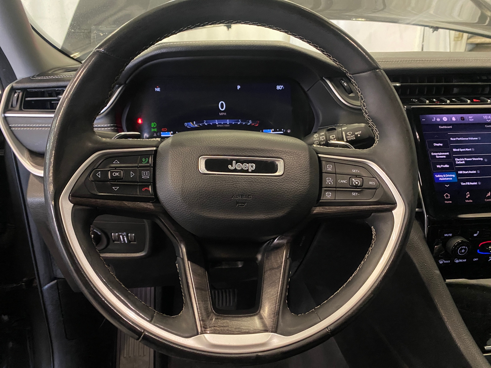 Thumbnail: 2023 Jeep Grand Cherokee L - 4