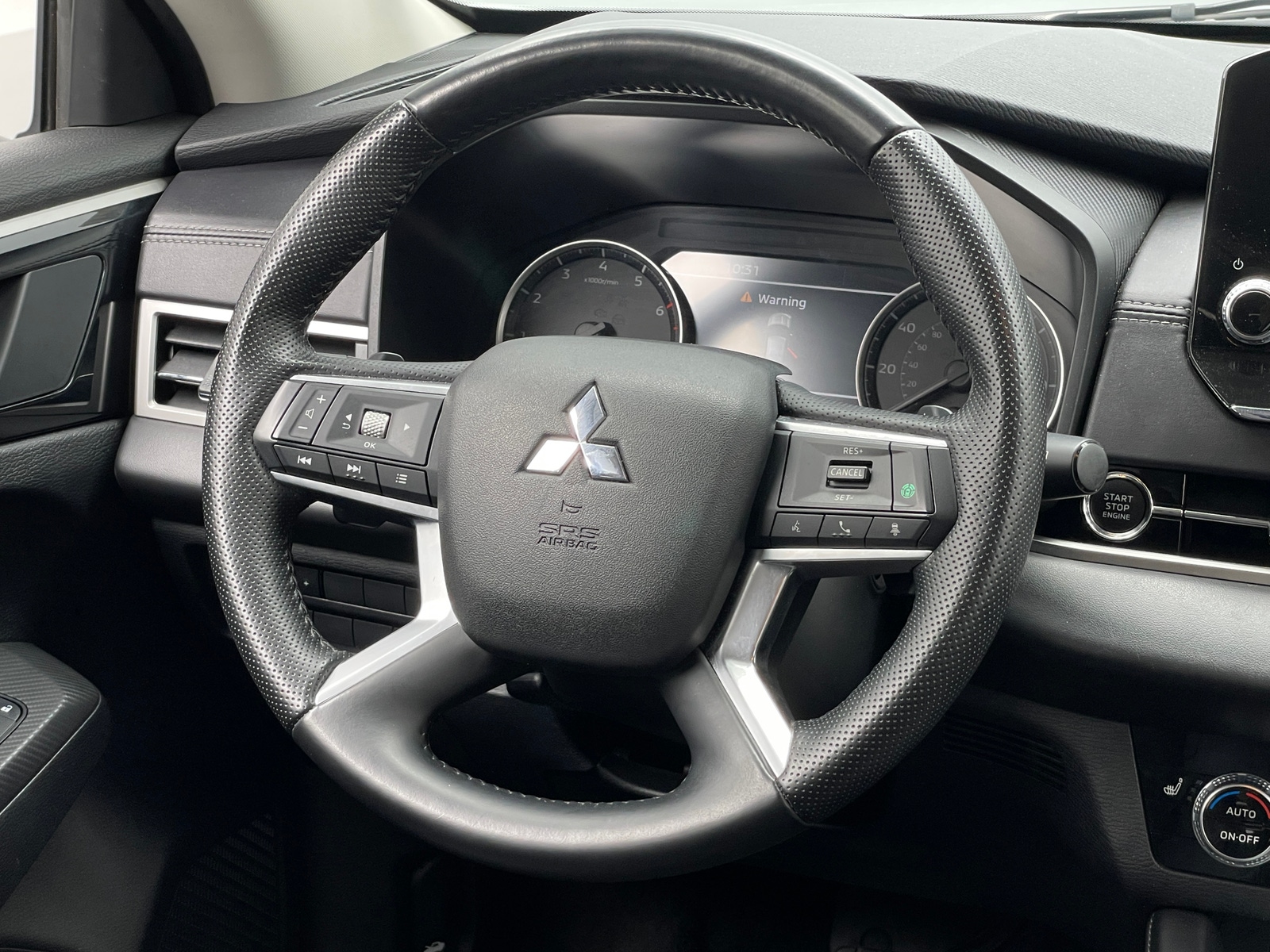 Thumbnail: 2024 Mitsubishi Outlander - 4