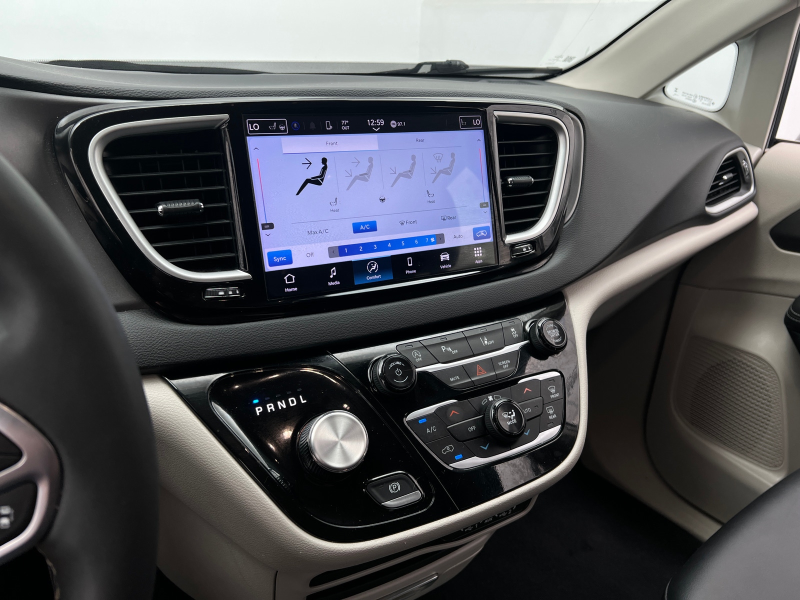 Thumbnail: 2024 Chrysler Pacifica - 3