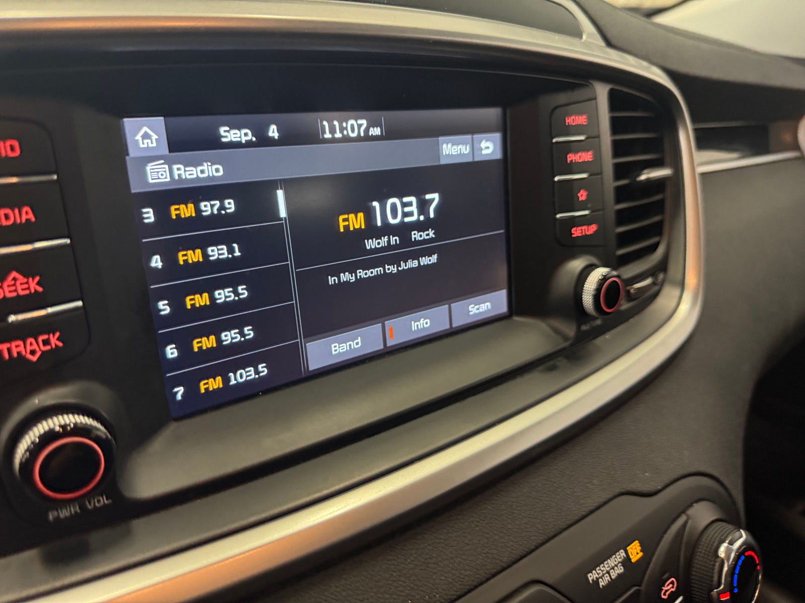 Thumbnail: 2020 Kia Sorento - 4