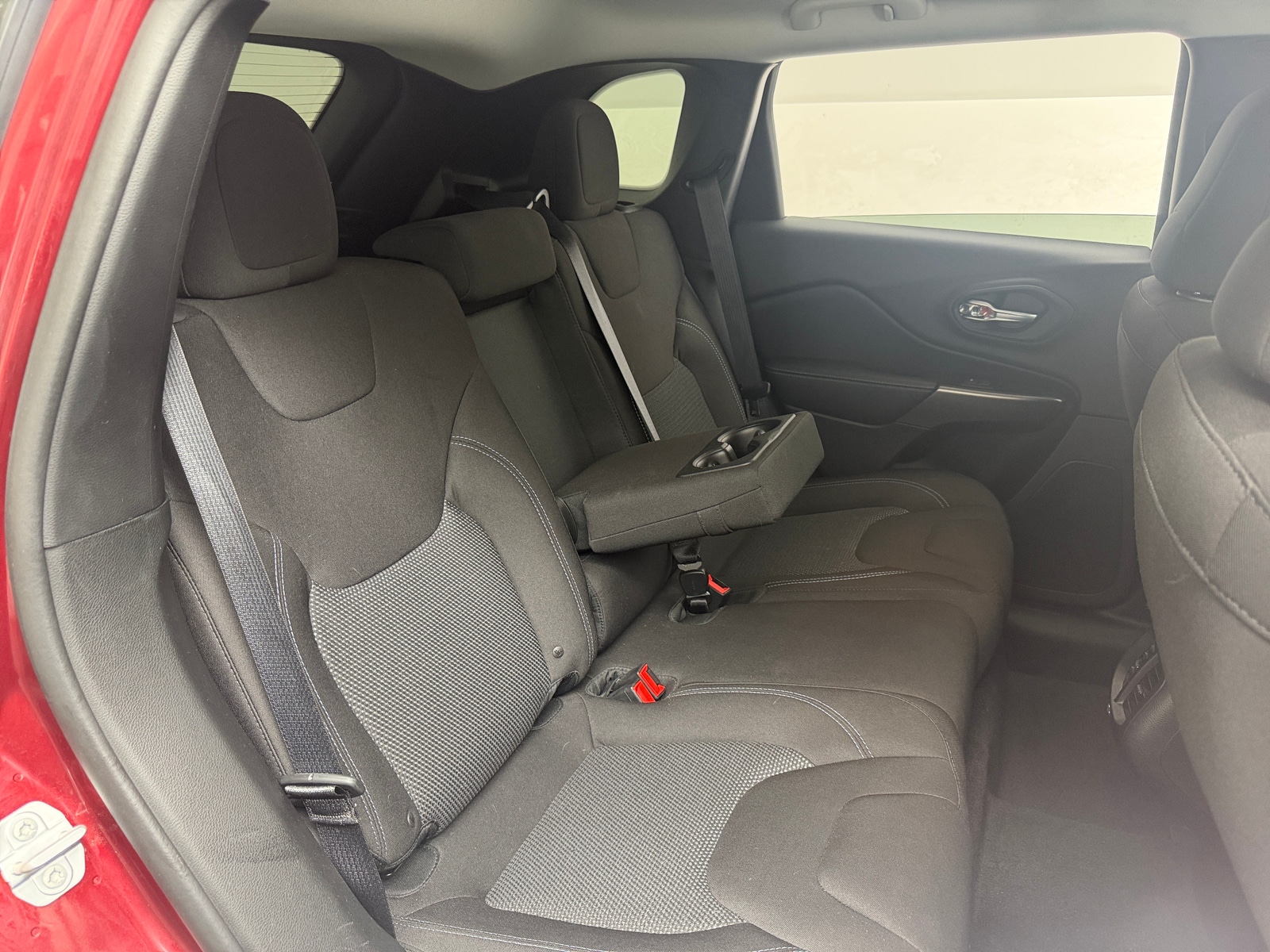 Thumbnail: 2019 Jeep Cherokee - 6