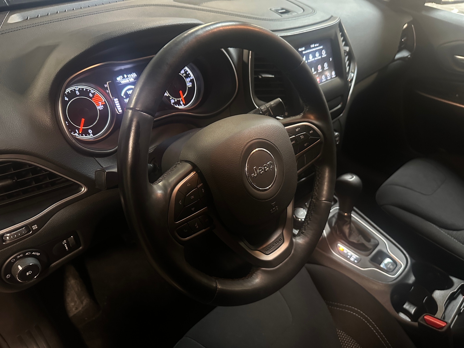 Thumbnail: 2019 Jeep Cherokee - 5