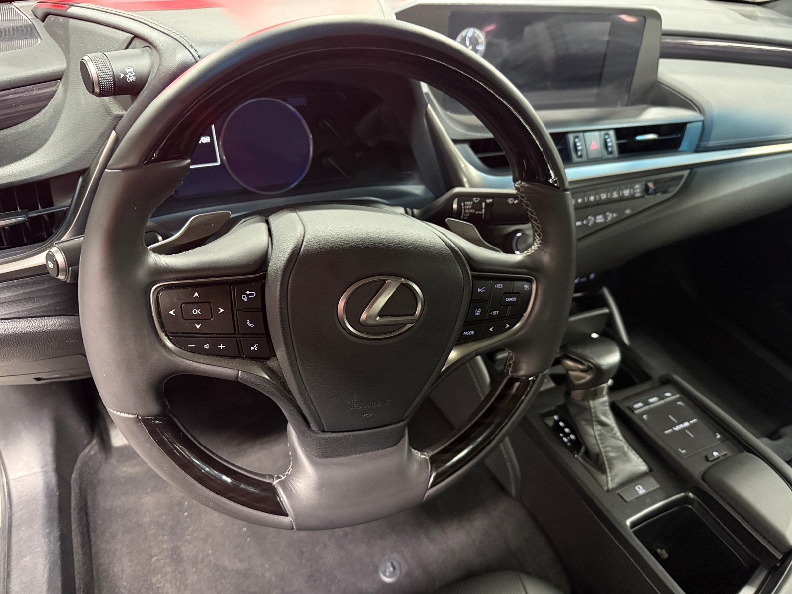 Thumbnail: 2020 Lexus ES - 4
