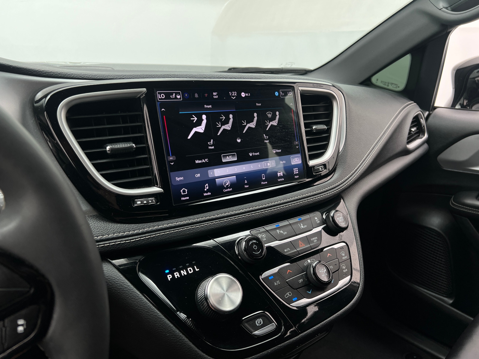 Thumbnail: 2024 Chrysler Pacifica - 3