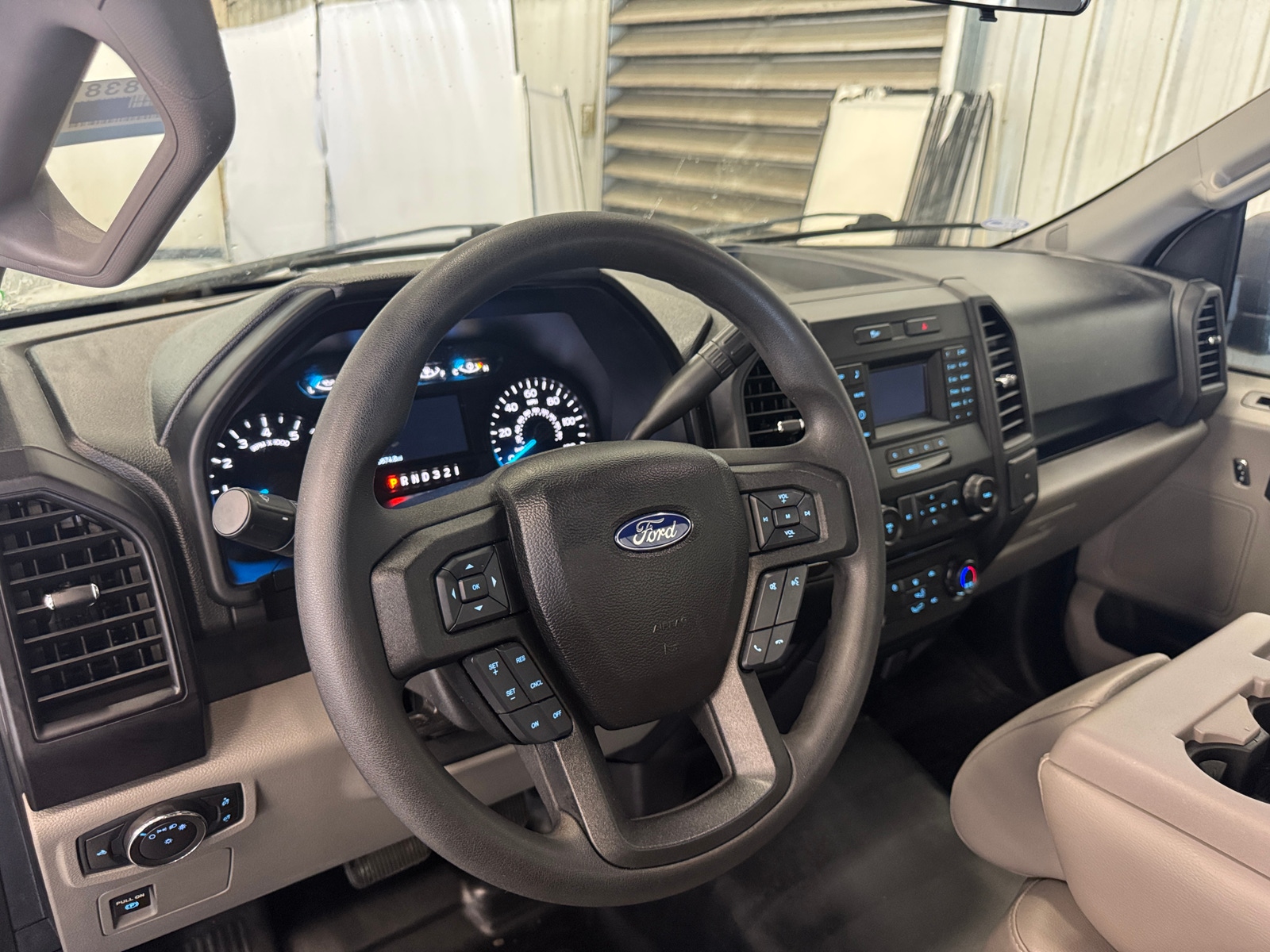 Thumbnail: 2017 Ford Econoline - 3