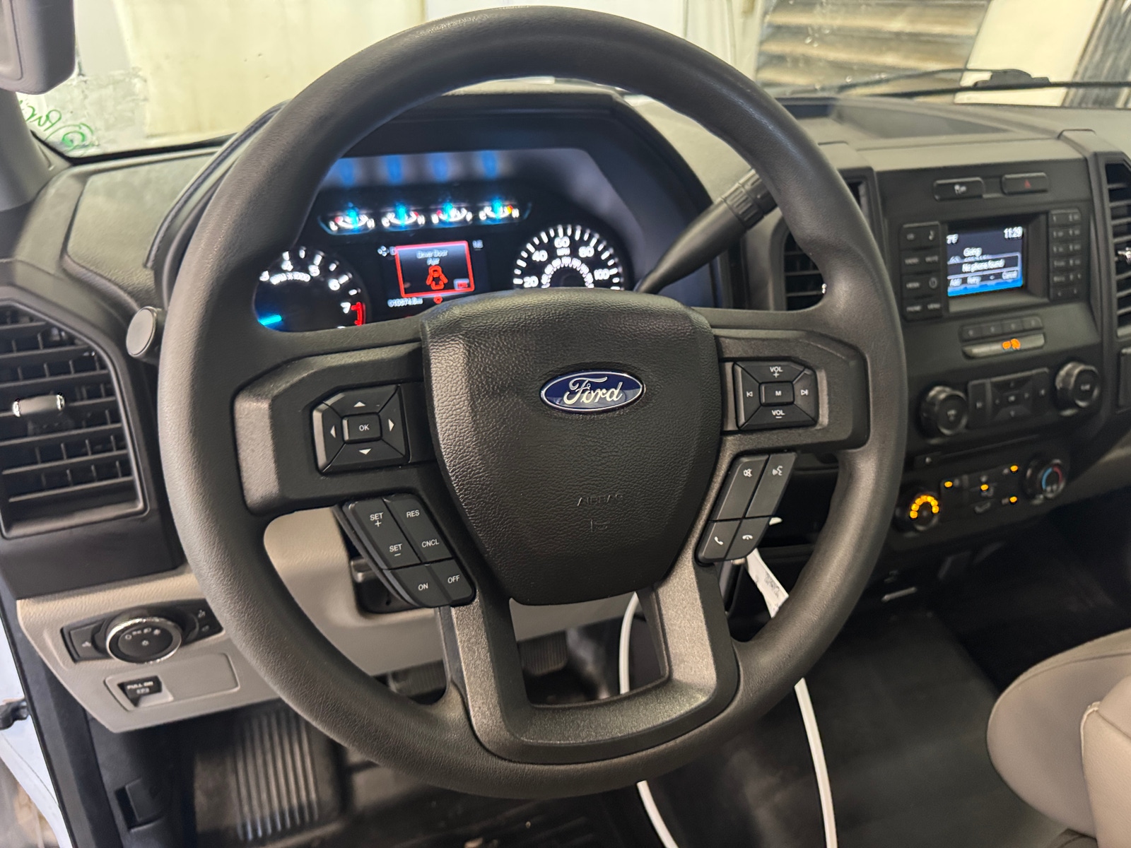 Thumbnail: 2017 Ford Econoline - 5