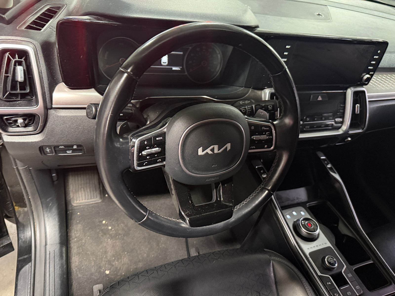 Thumbnail: 2022 Kia Sorento - 4