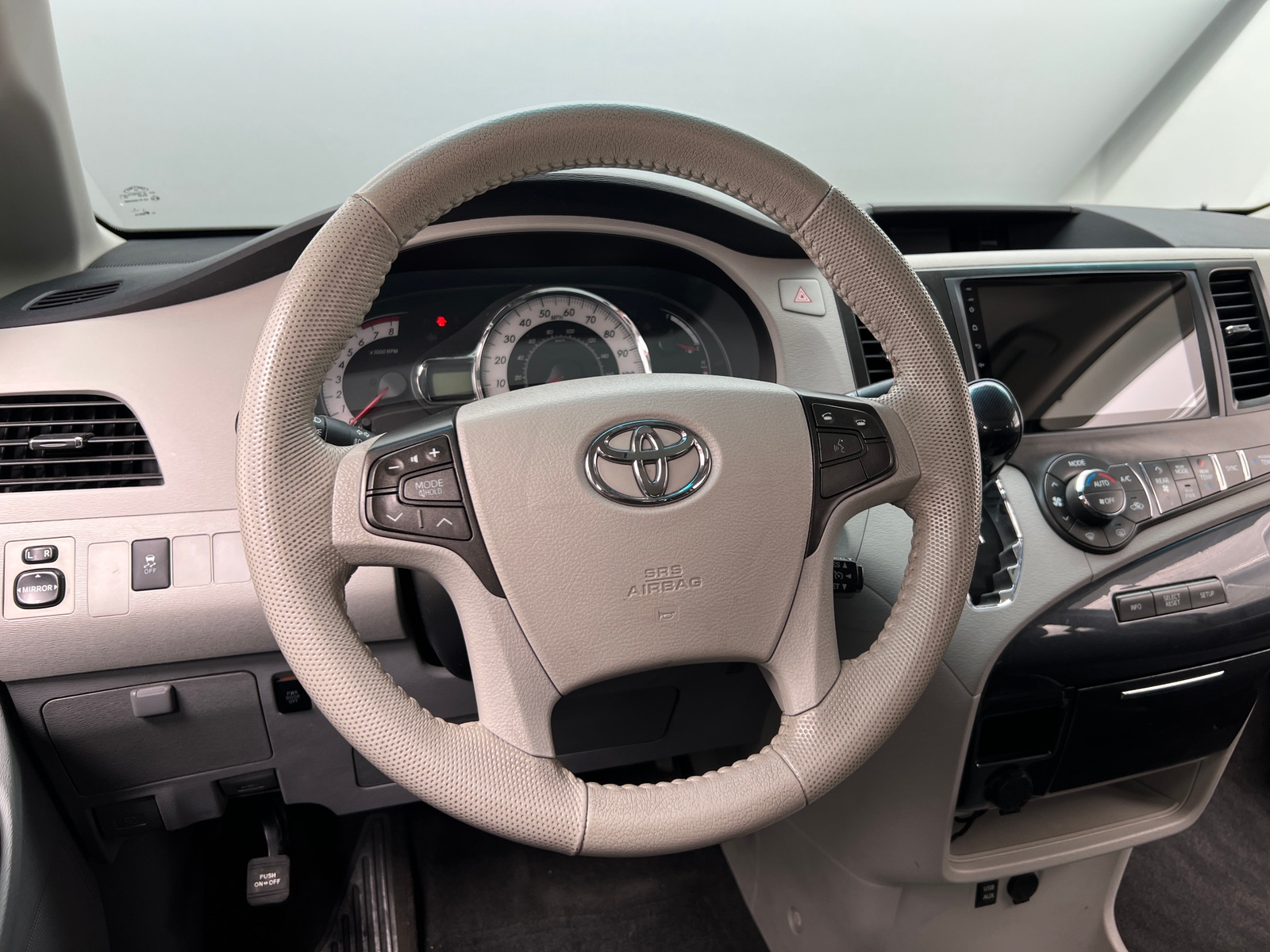 Thumbnail: 2013 Toyota Sienna - 4
