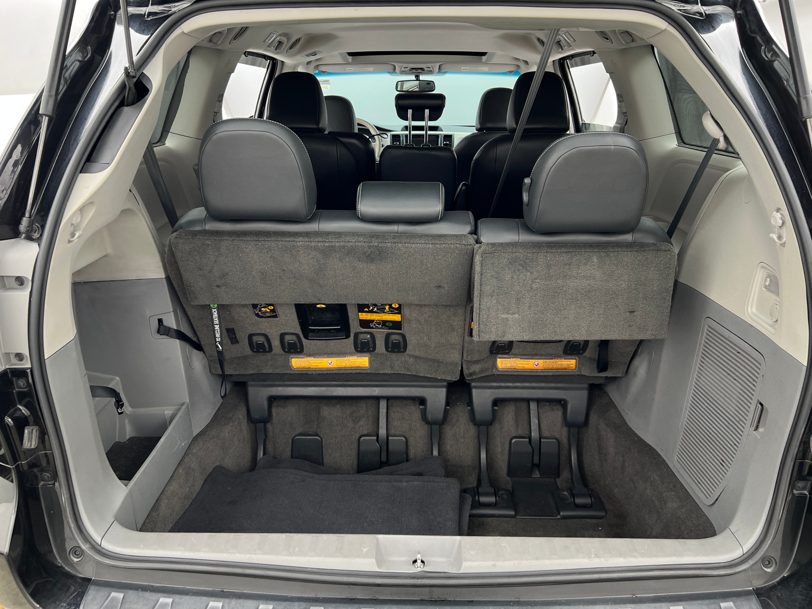 Thumbnail: 2013 Toyota Sienna - 6