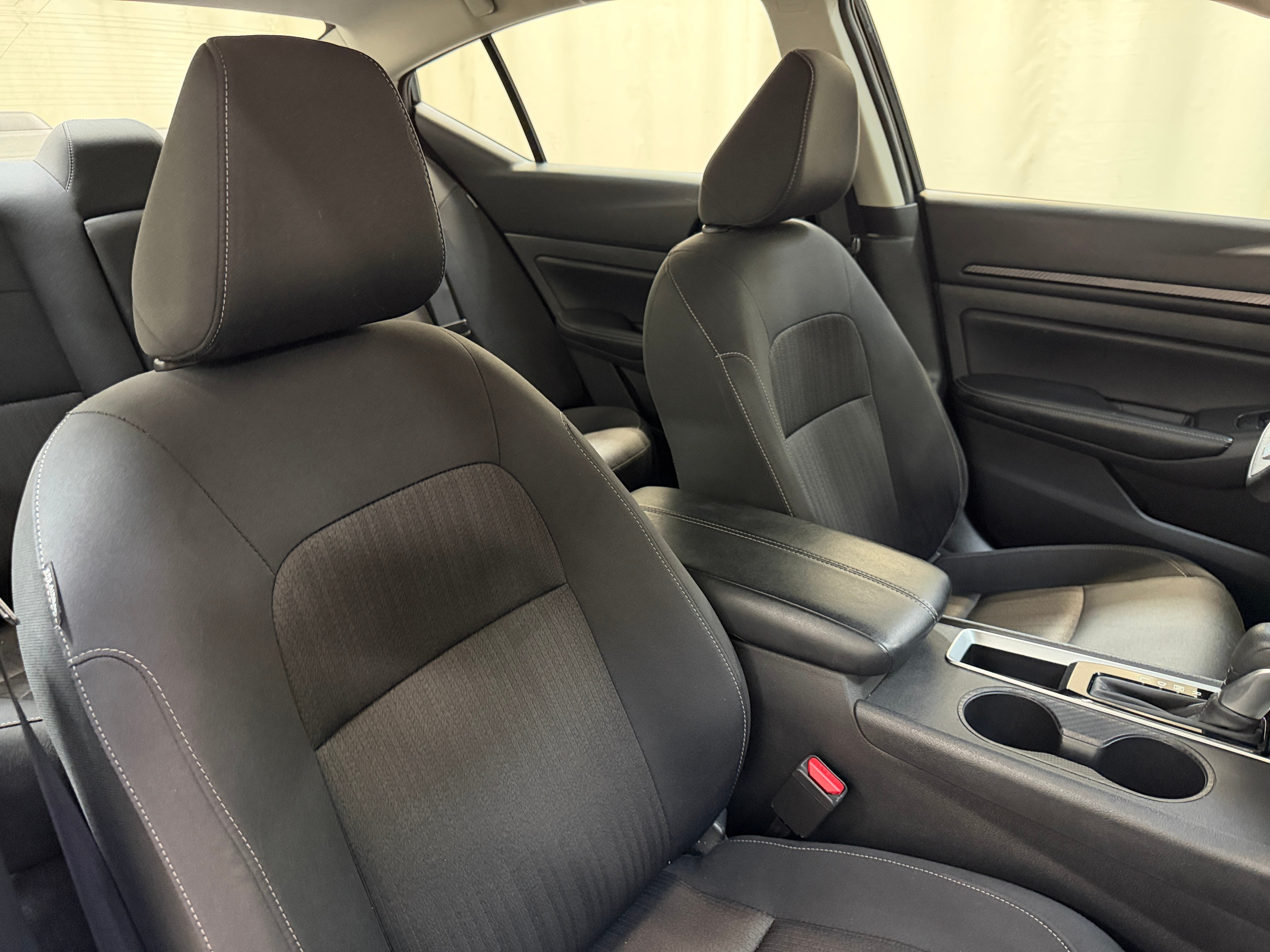 1N4BL4DV4SN352040