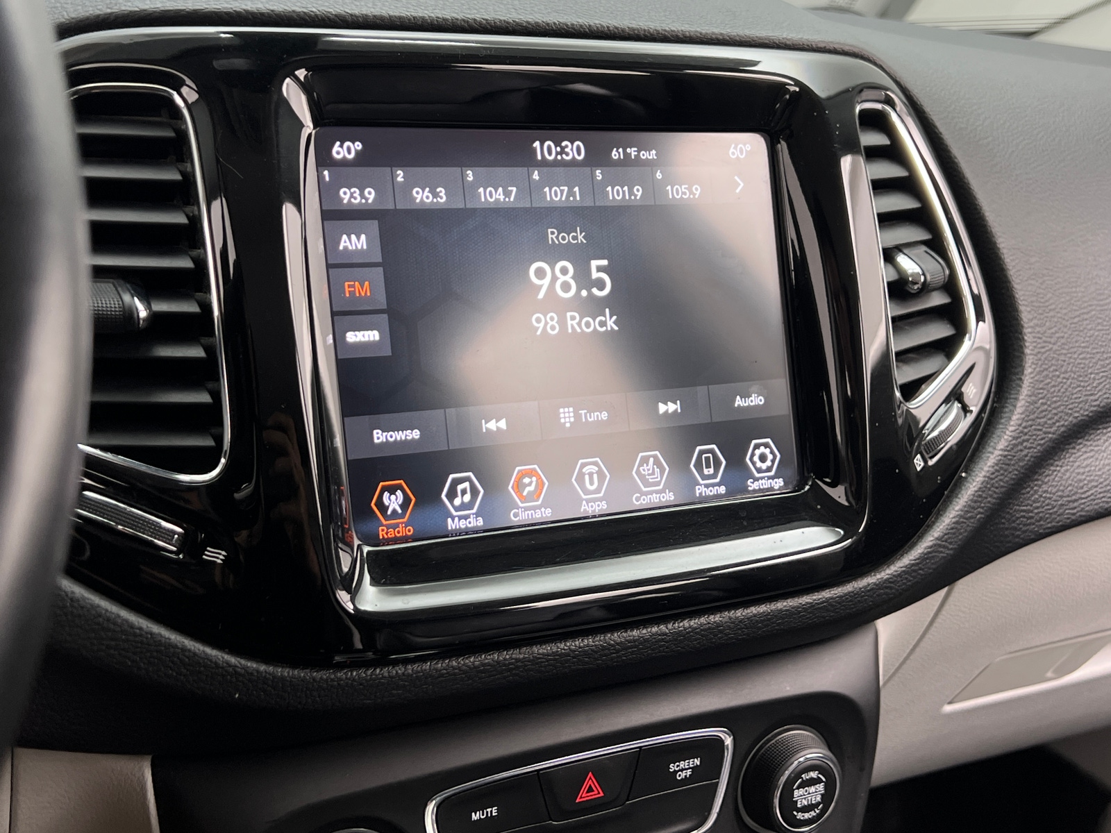 Thumbnail: 2020 Jeep Compass - 3