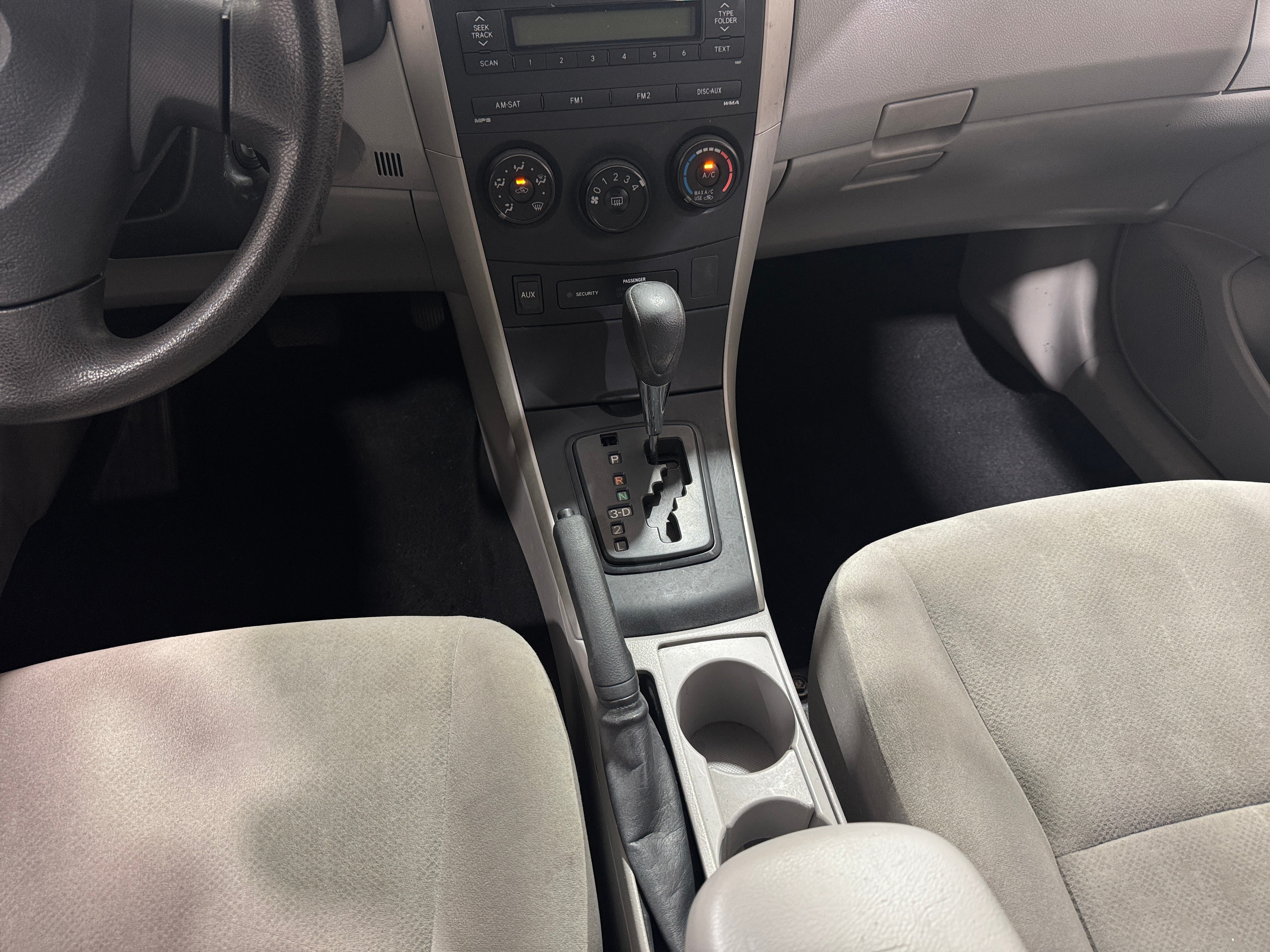 2013 Toyota Corolla L - Photo 5