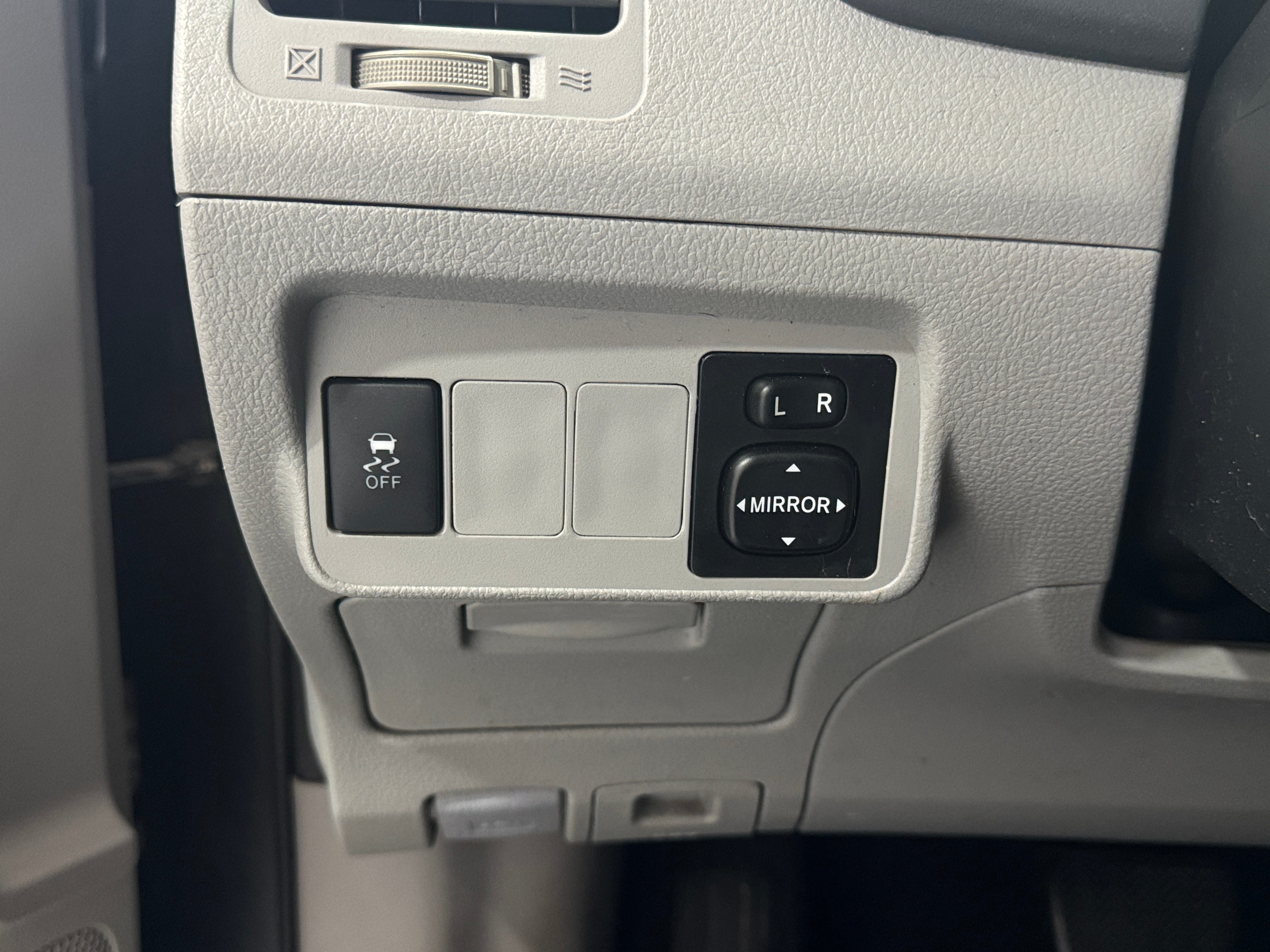 2013 Toyota Corolla L - Photo 4