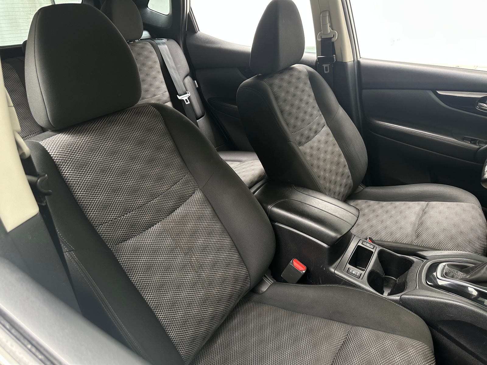 Thumbnail: 2022 Nissan Rogue Sport - 2