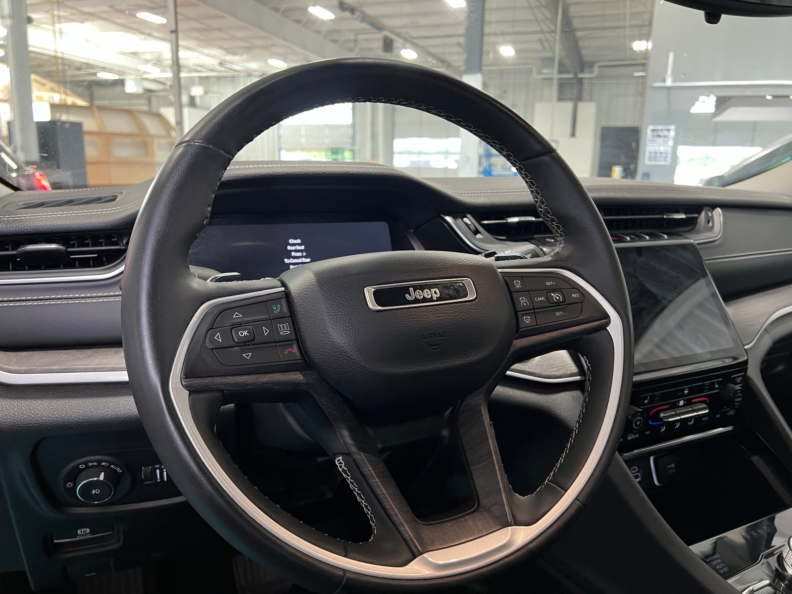 Thumbnail: 2023 Jeep Grand Cherokee L - 4
