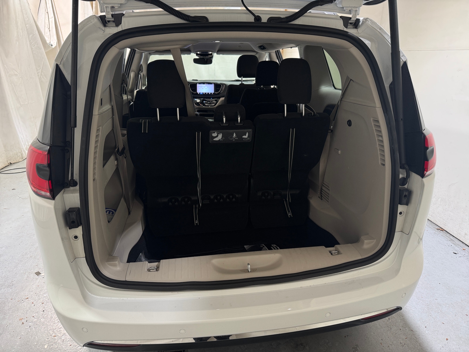 Thumbnail: 2021 Chrysler Pacifica - 7