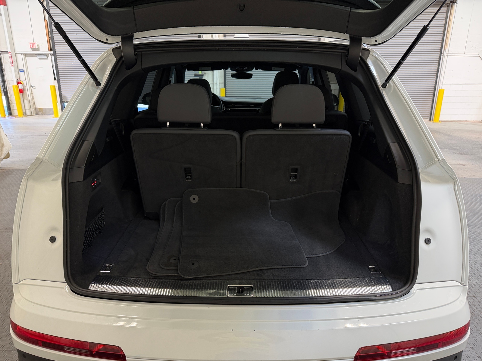 Thumbnail: 2023 Audi Q7 - 6