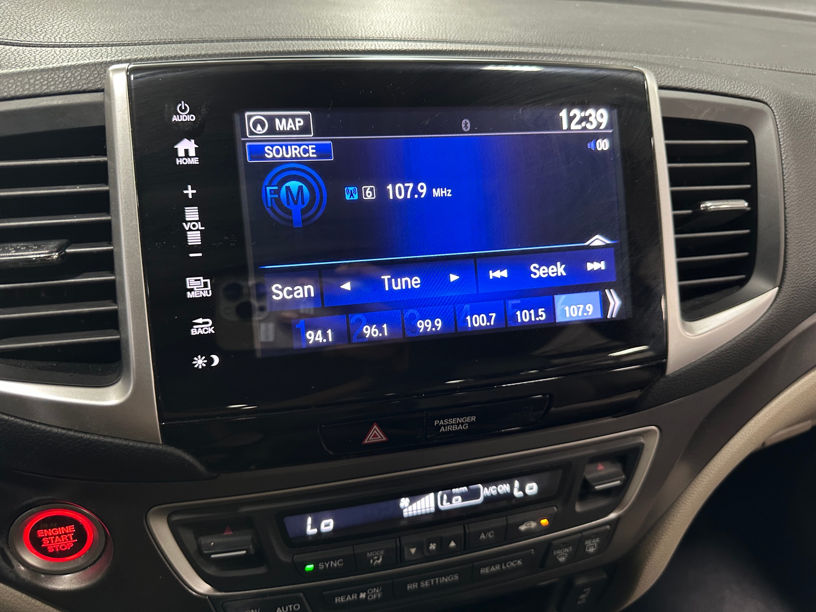 Thumbnail: 2017 Honda Pilot - 3