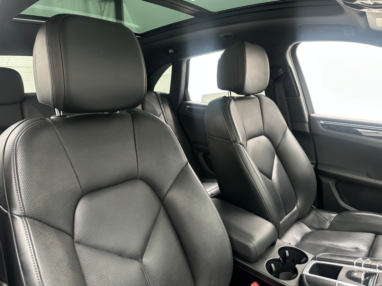 Thumbnail: 2018 Porsche Macan - 2