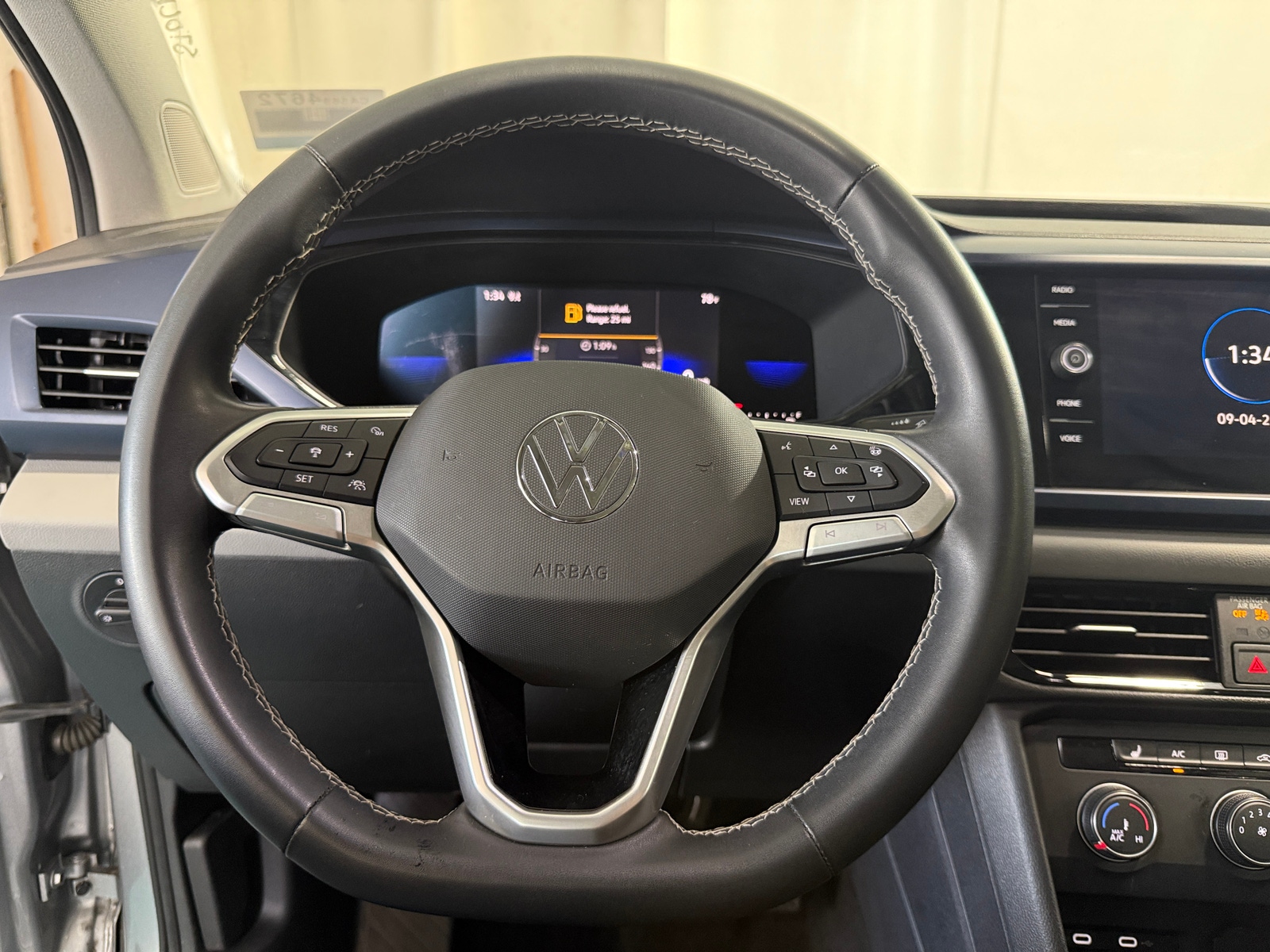 Thumbnail: 2022 Volkswagen Taos - 5