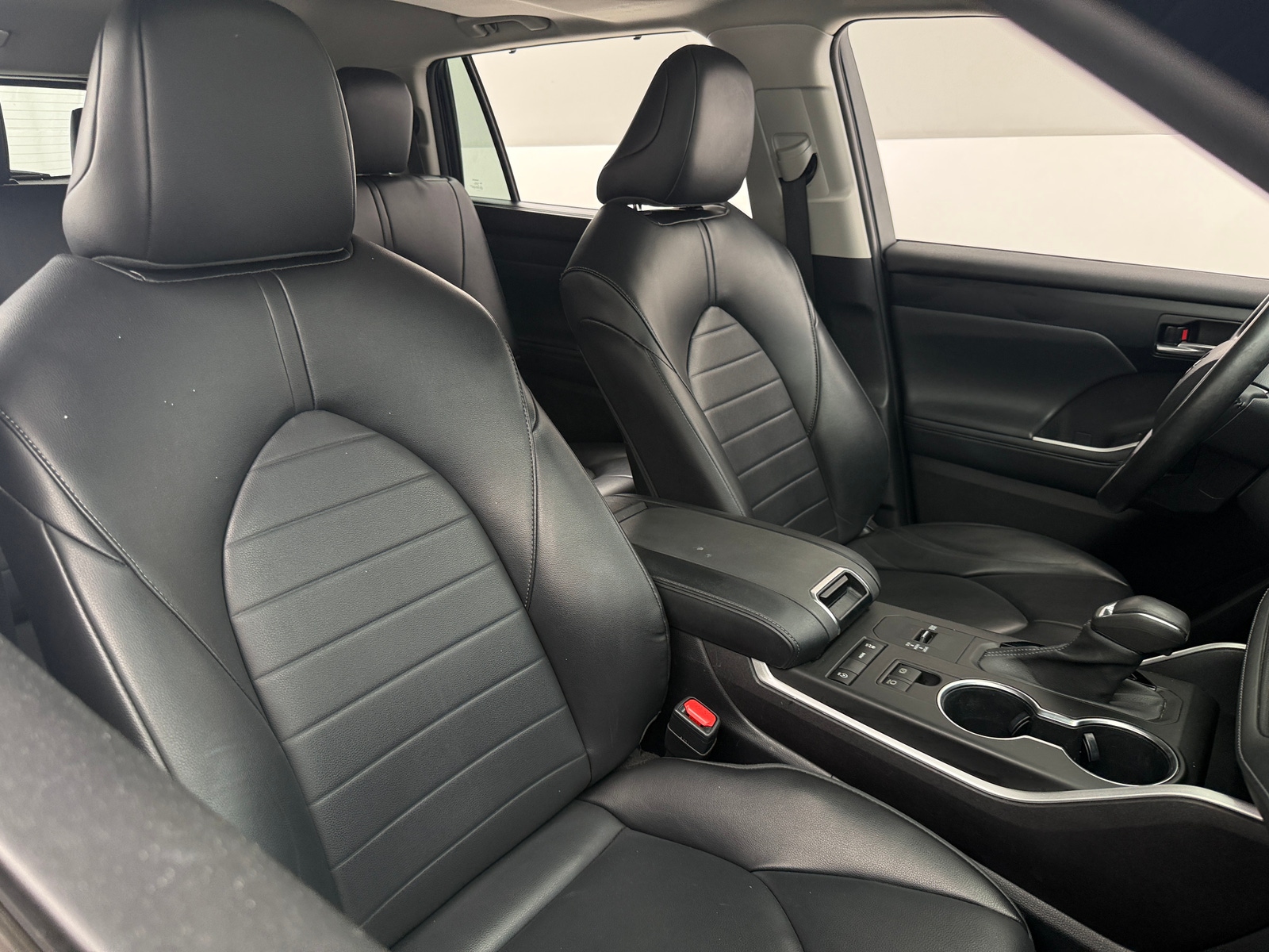 Thumbnail: 2022 Toyota Highlander - 2