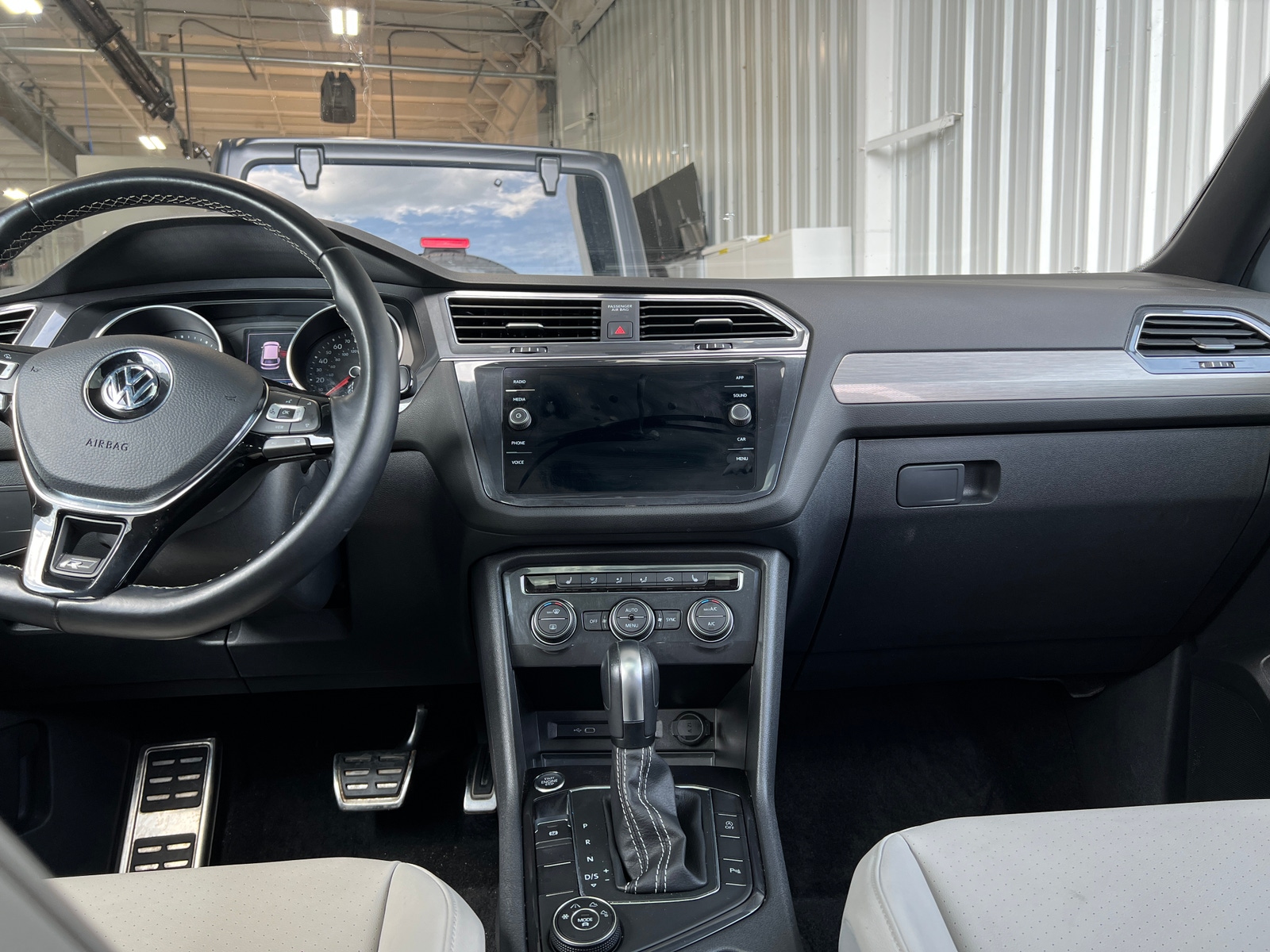 Thumbnail: 2021 Volkswagen Tiguan - 3