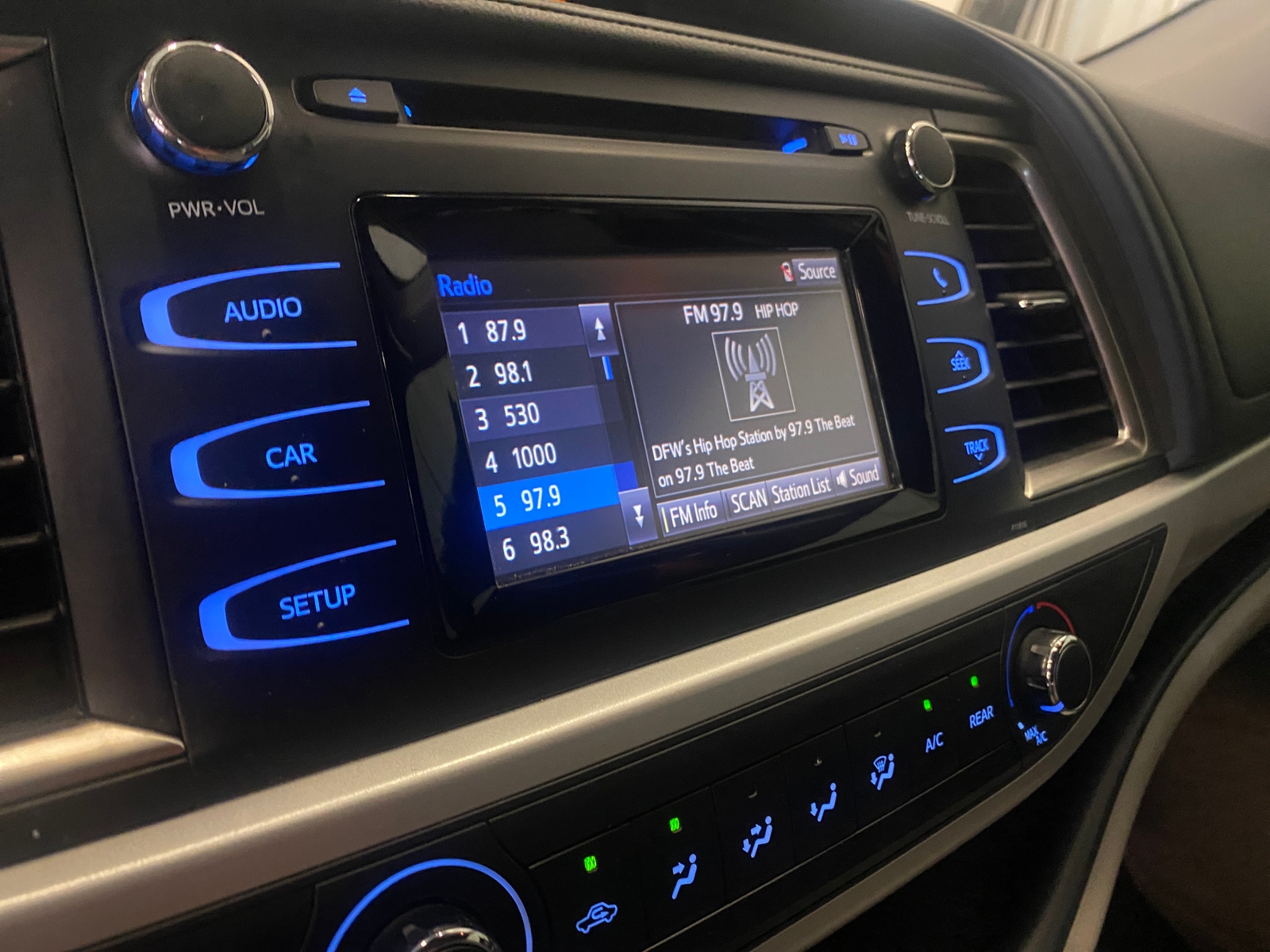 Thumbnail: 2019 Toyota Highlander - 4