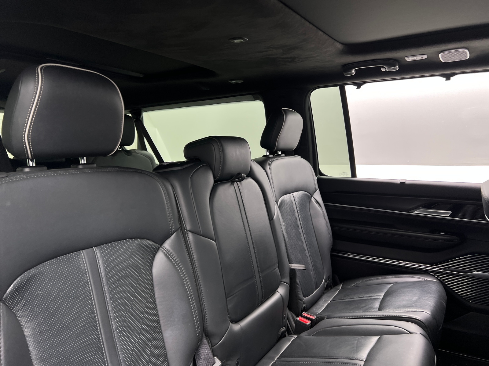 Thumbnail: 2024 Jeep Grand Wagoneer L - 5