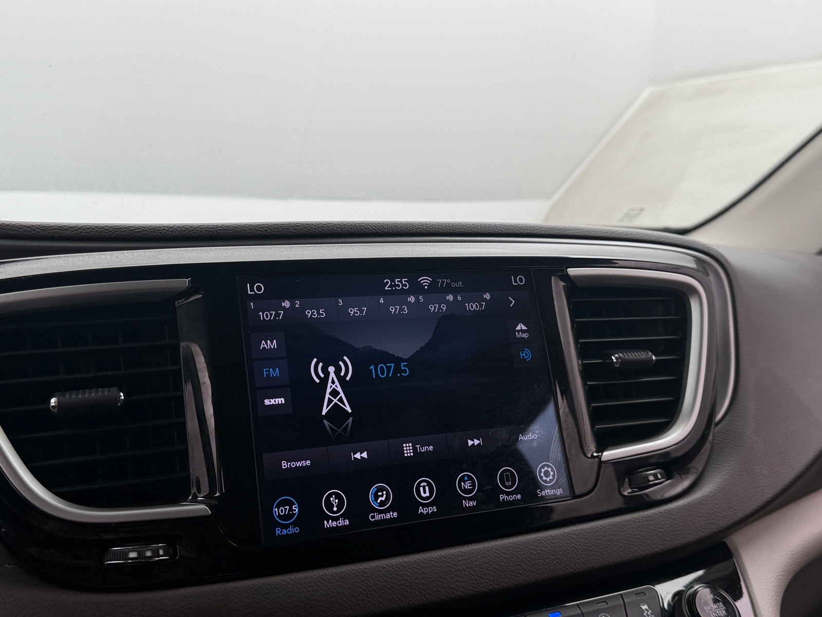 Thumbnail: 2019 Chrysler Pacifica - 4