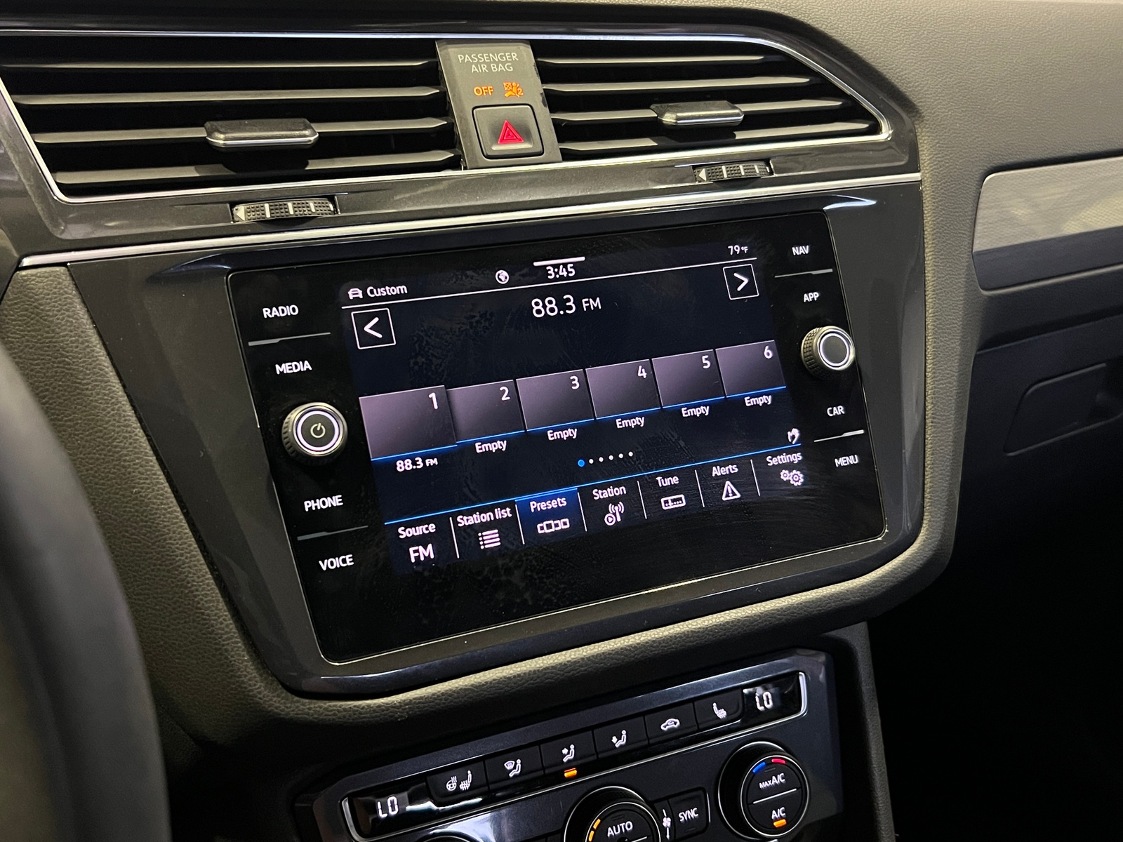 Thumbnail: 2021 Volkswagen Tiguan - 4