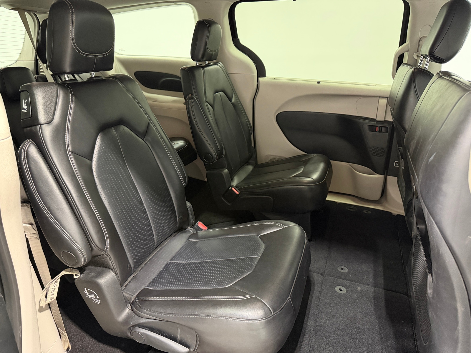 Thumbnail: 2023 Chrysler Pacifica - 5