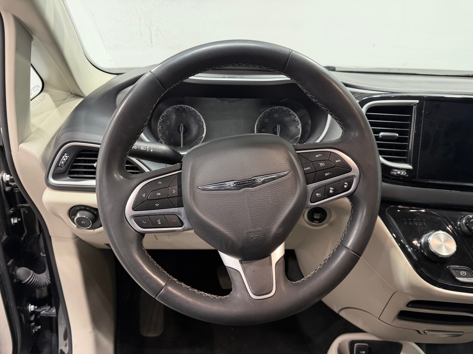 Thumbnail: 2023 Chrysler Pacifica - 4