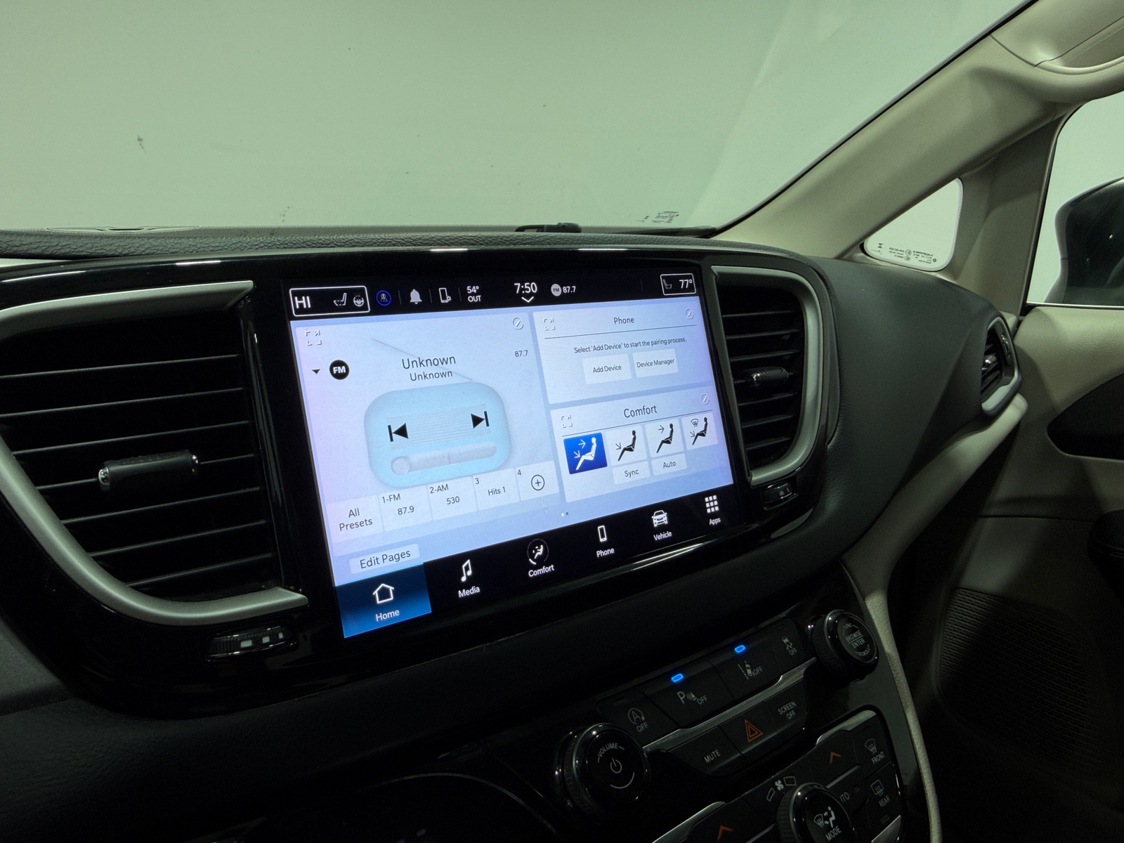 Thumbnail: 2023 Chrysler Pacifica - 3
